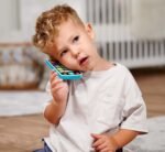 Simba 104010002 ABC Kinder-Smartphone: buntes Spielzeughandy ab 12 Monaten mit Licht, Sound, Melodien & Tiergeräuschen. Kindgerechte, reduzierte Lautstärke – ideal für frühe Entwicklung – Bild 3